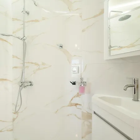 Nest Luxury Nikiana