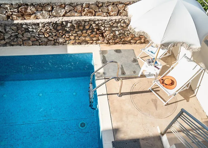 Nest Luxury Apartment Nikiana